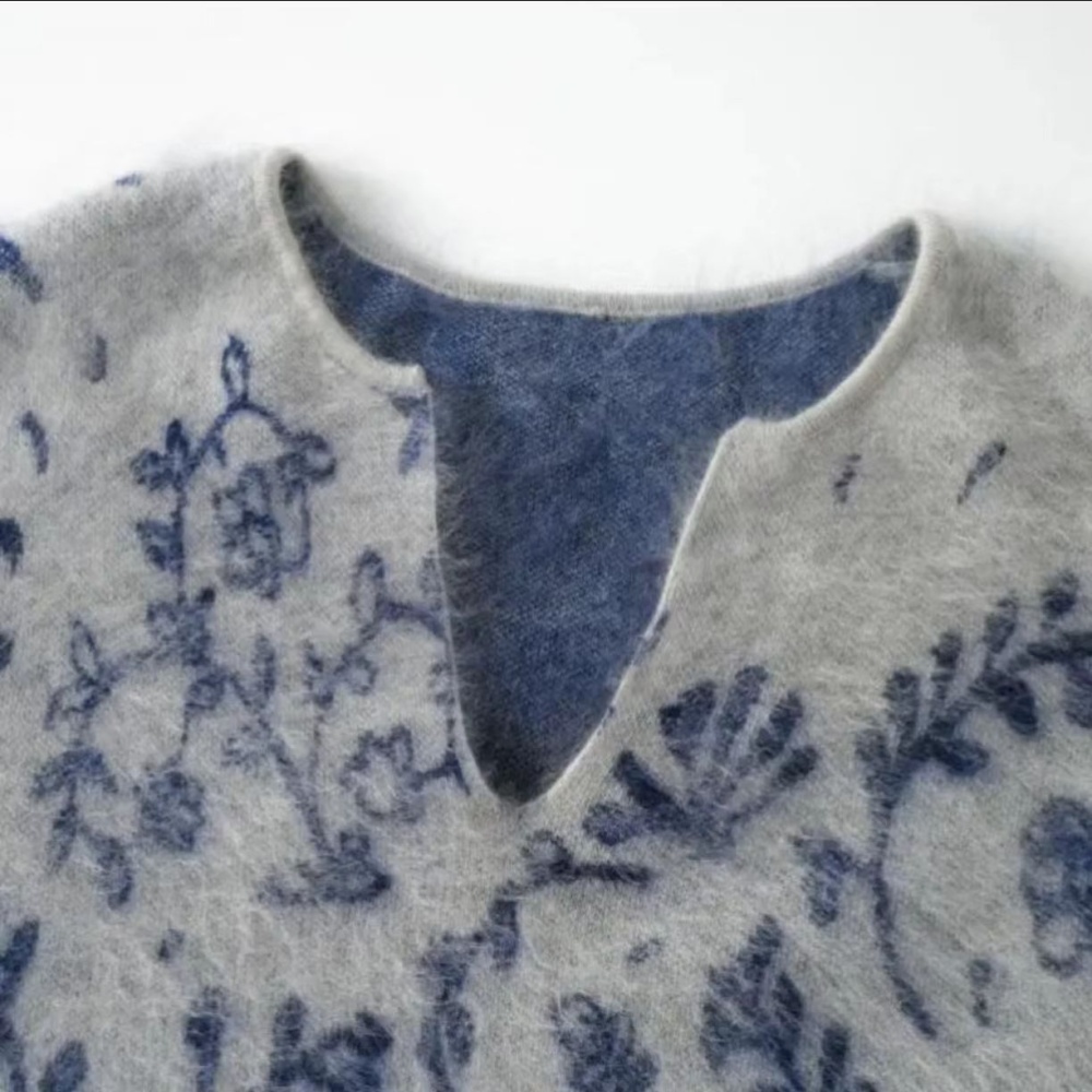 Knitted jacquard blue and white porcelain sweater
