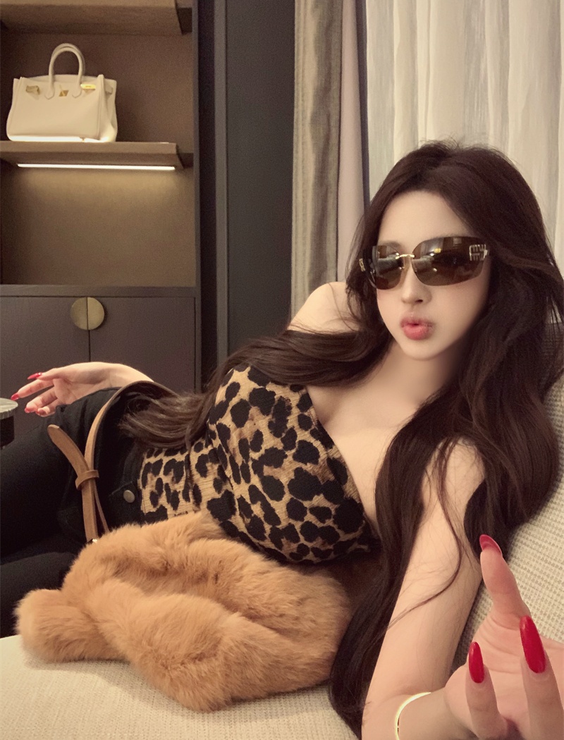 Inside the ride leopard vest spicegirl wears outside tops