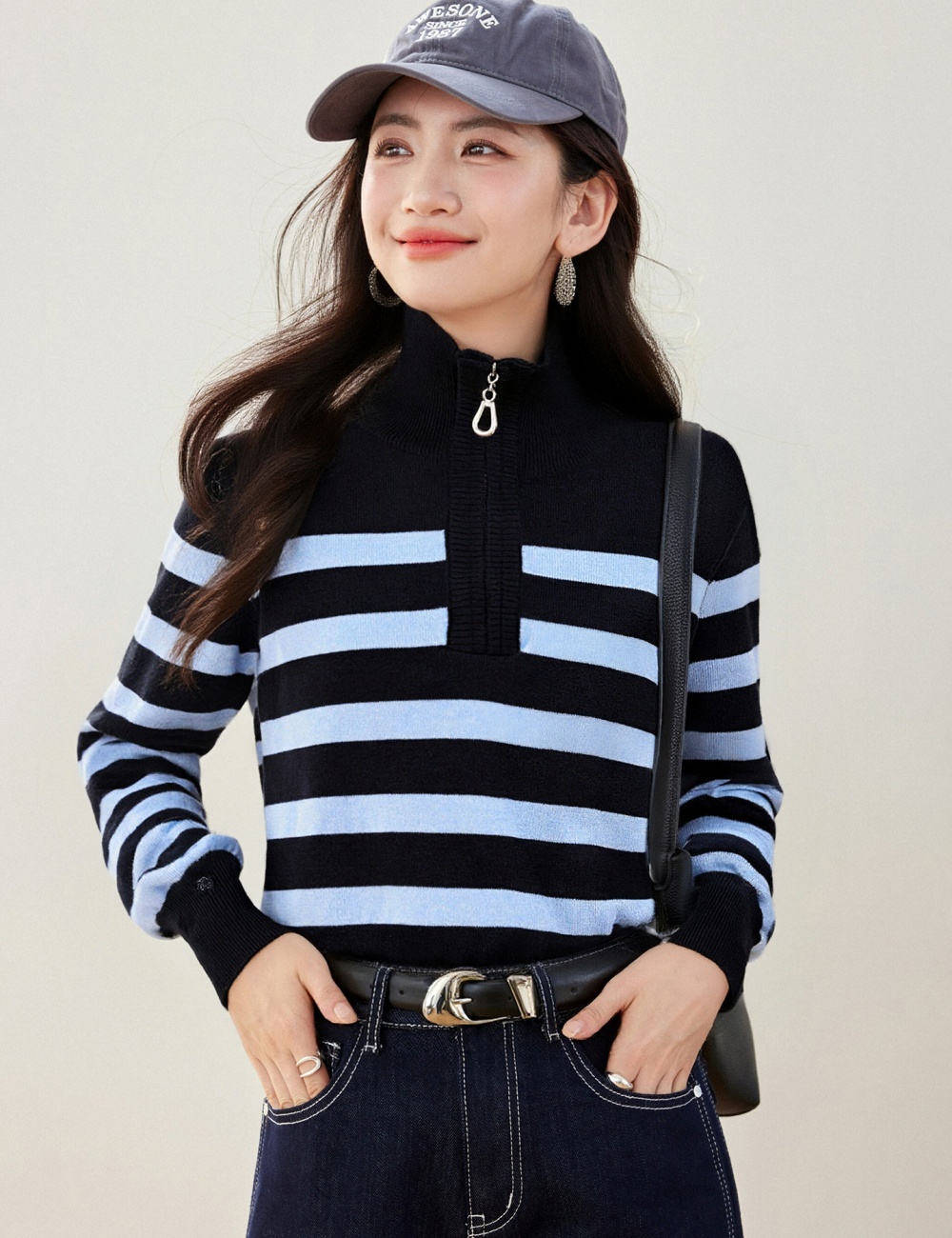Bottoming mixed colors inside the ride cstand collar sweater