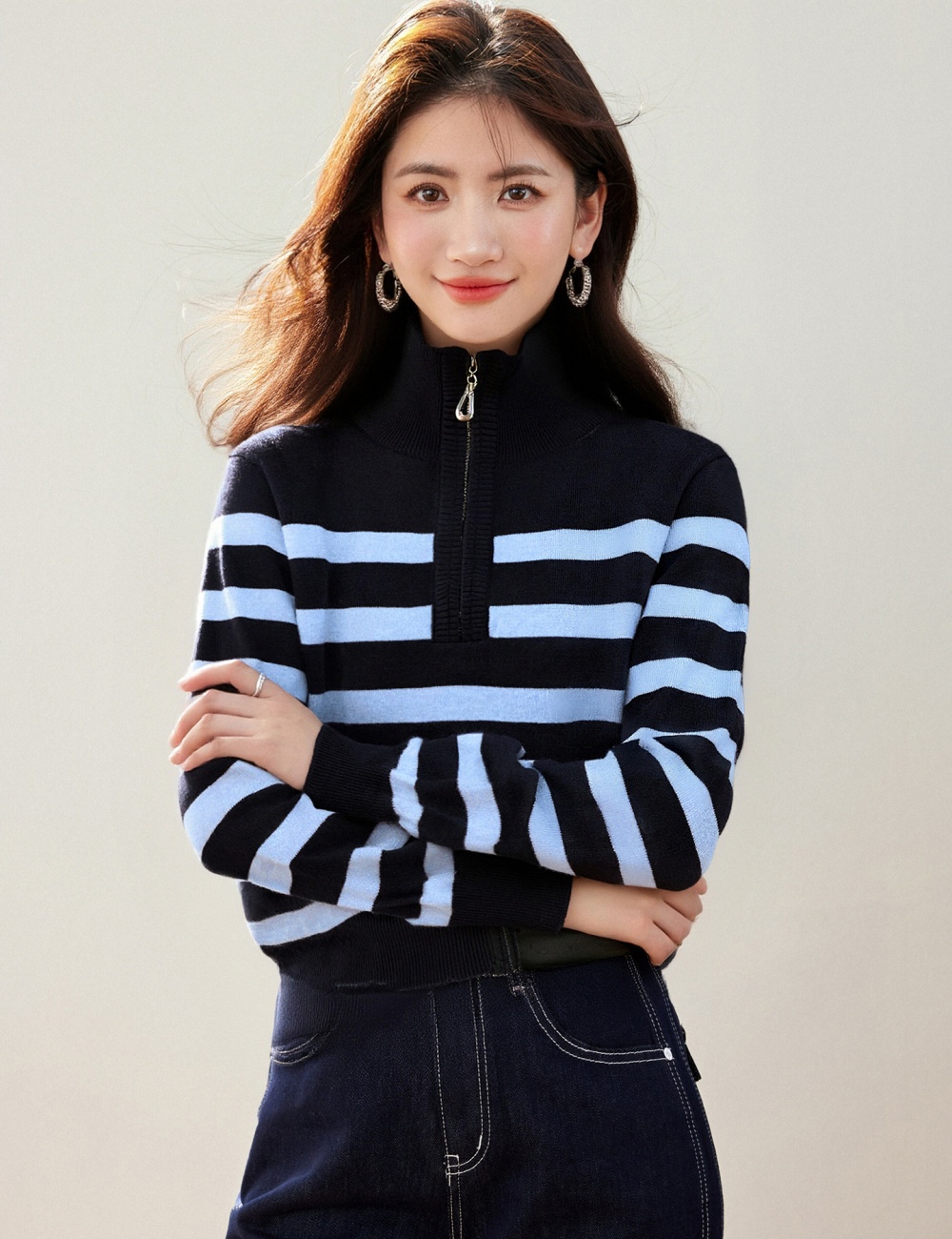 Bottoming mixed colors inside the ride cstand collar sweater