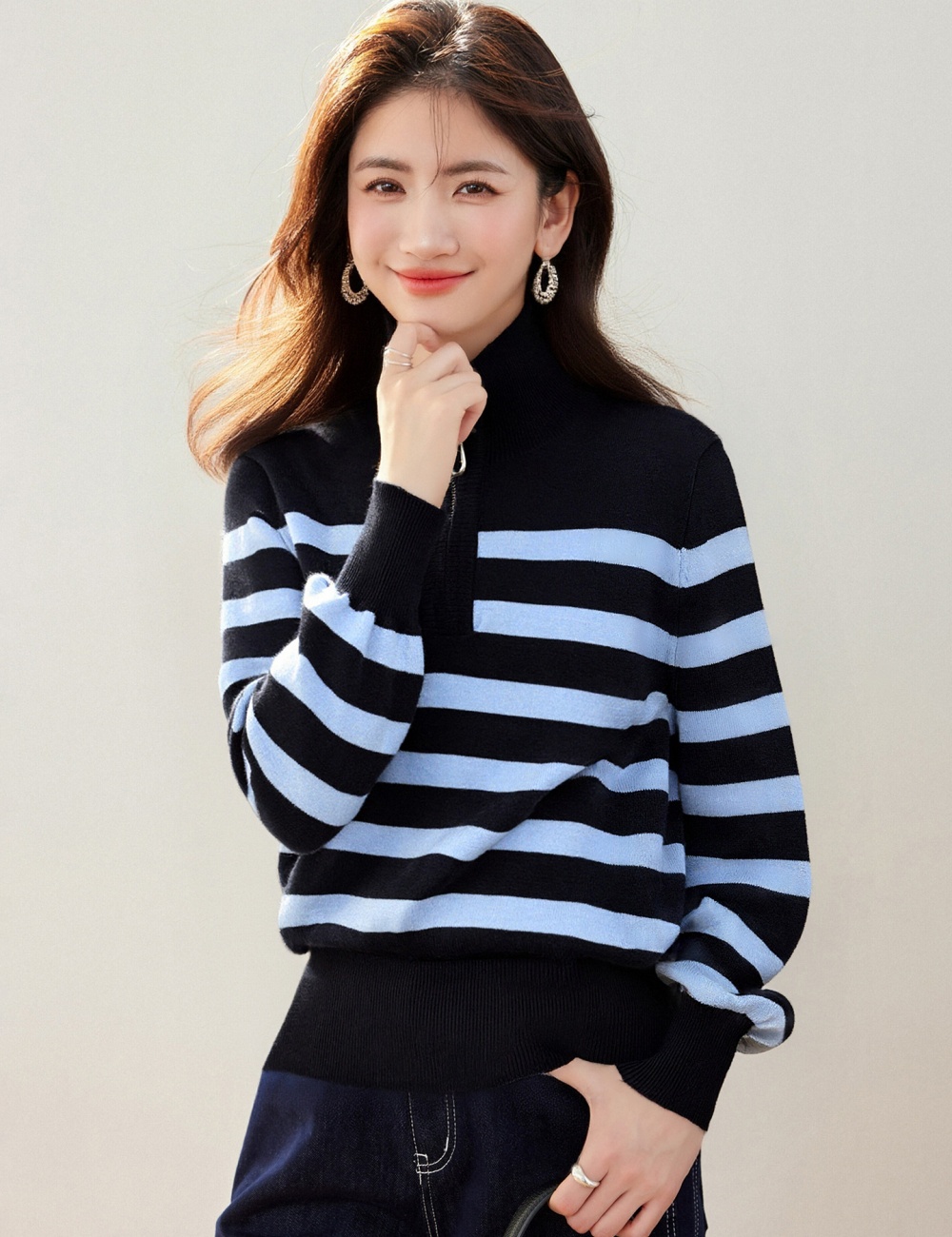 Bottoming mixed colors inside the ride cstand collar sweater