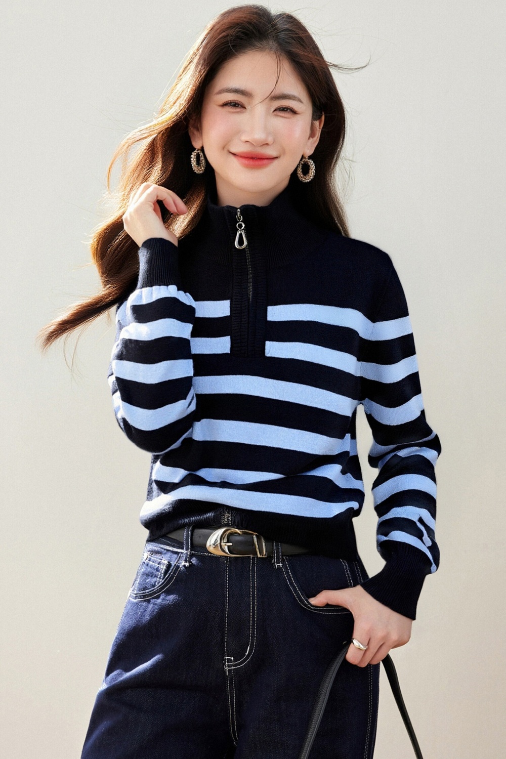 Bottoming mixed colors inside the ride cstand collar sweater