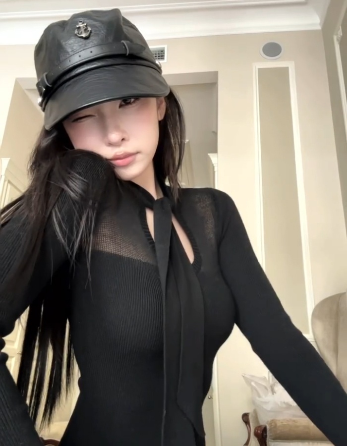 Bottoming inside the ride tops translucent sweater