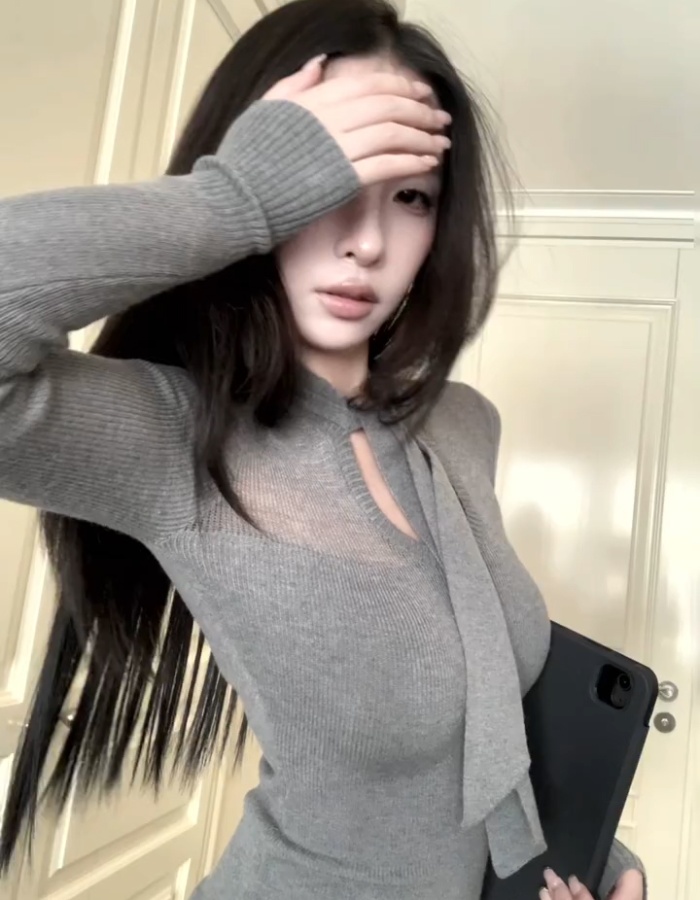 Bottoming inside the ride tops translucent sweater