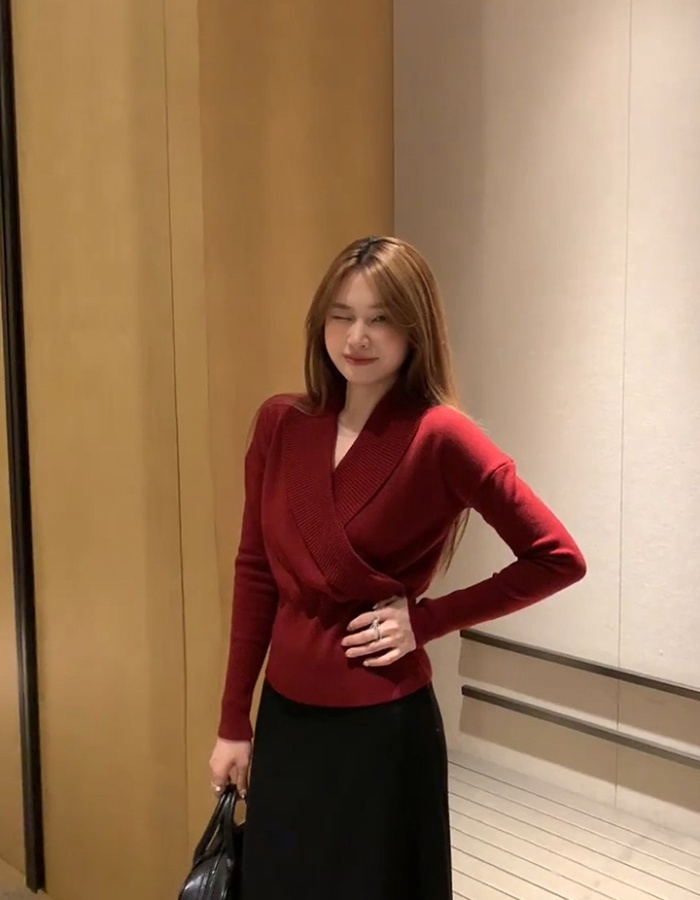 Hepburn style temperament tops V-neck sweater for women