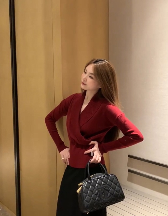 Hepburn style temperament tops V-neck sweater for women