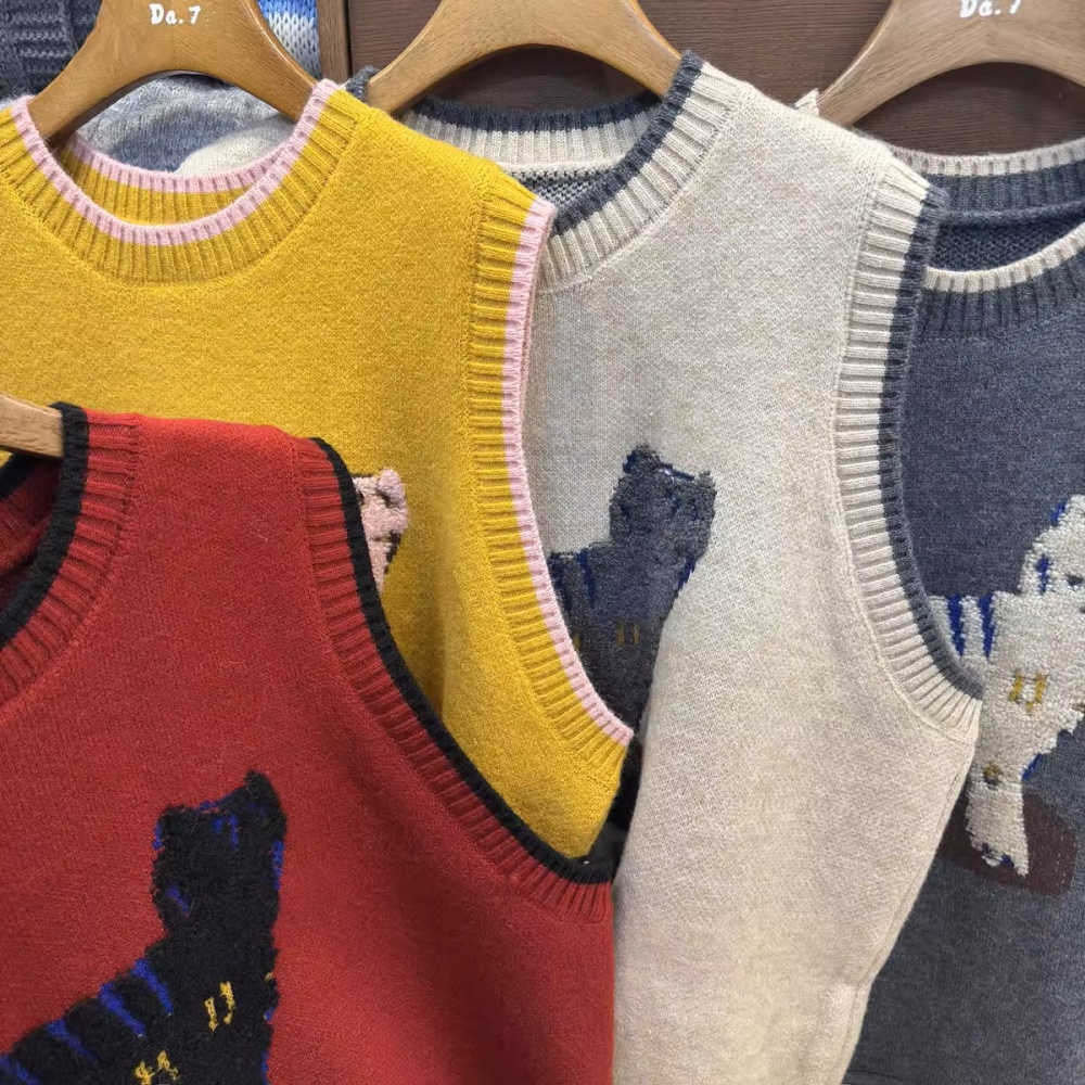 Large yard winter waistcoat knitted vest for women