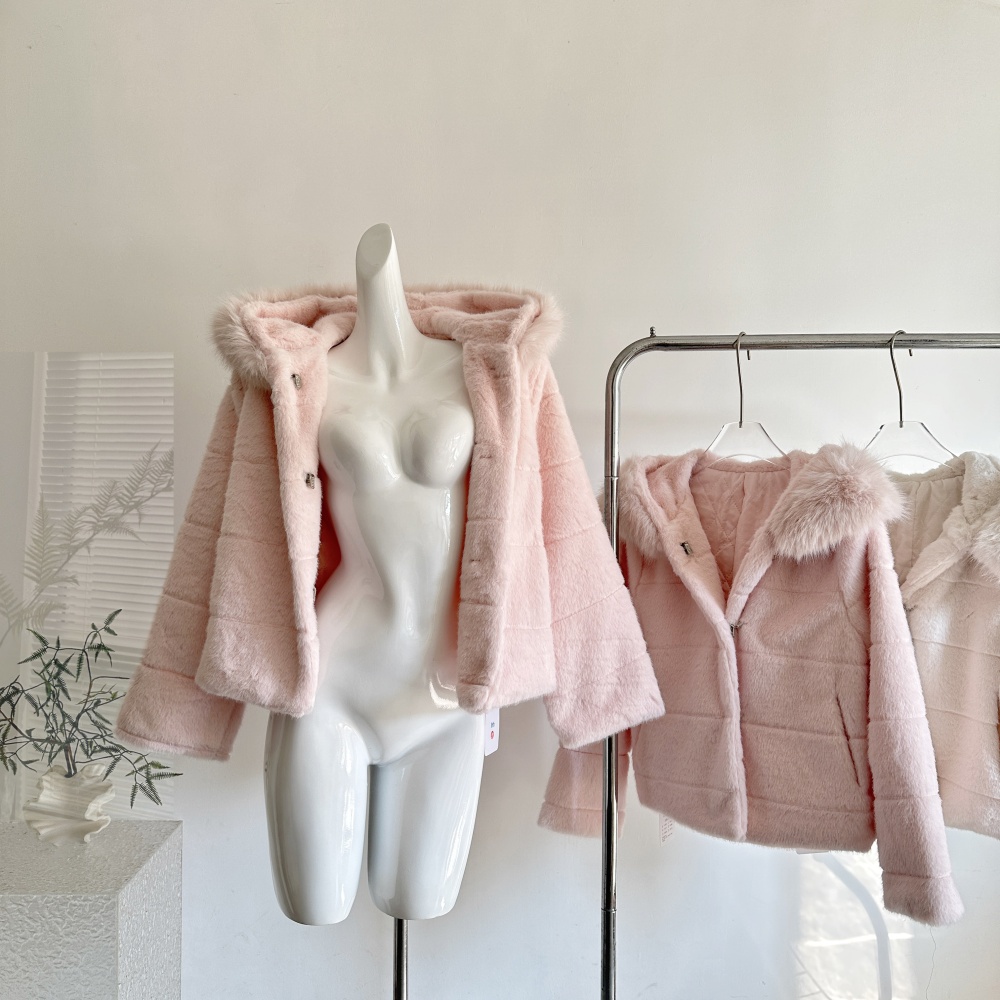 Hooded imitation of mink elmo coat