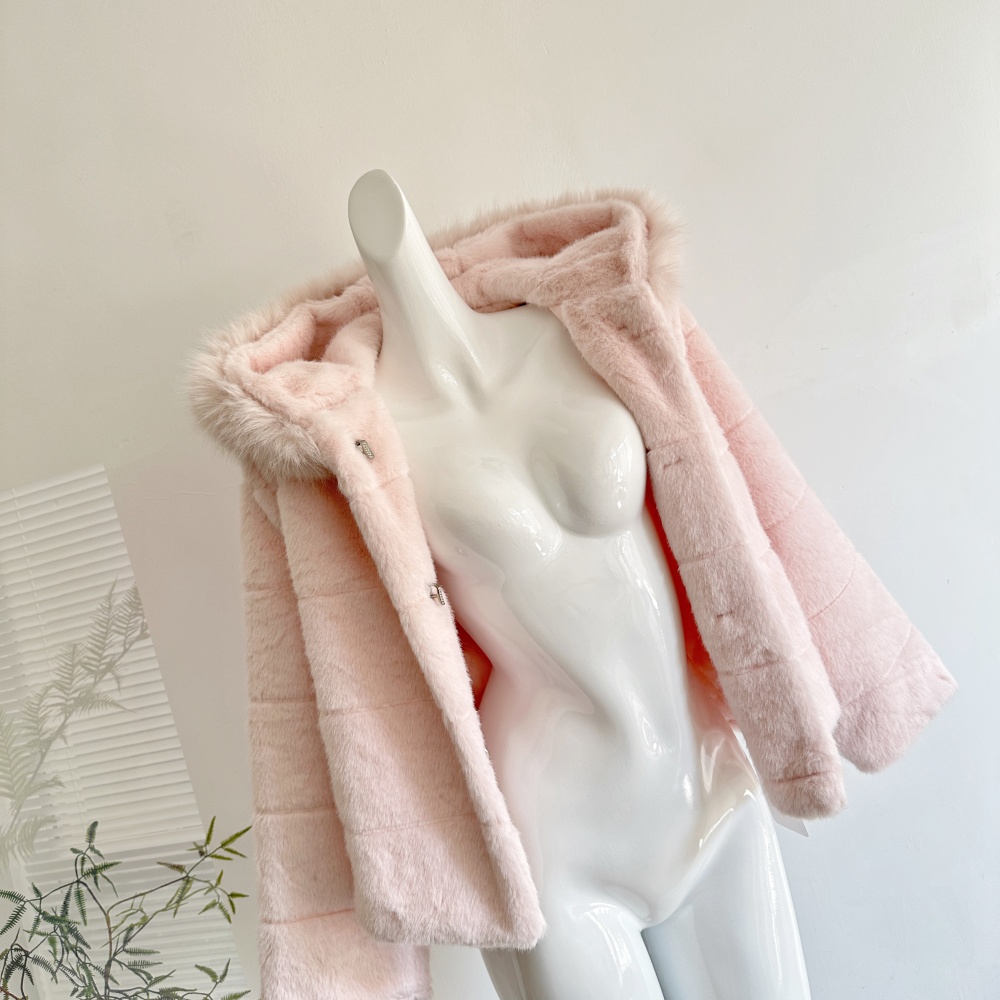 Hooded imitation of mink elmo coat