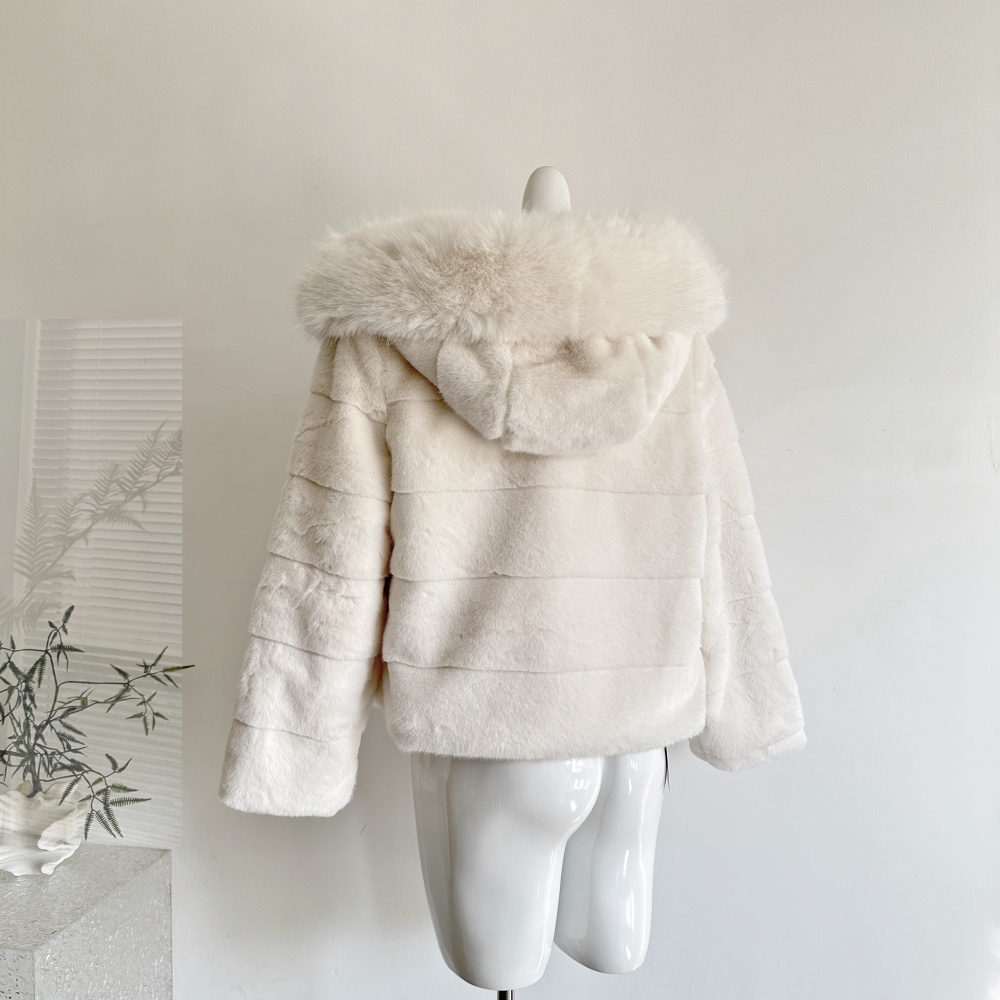 Hooded imitation of mink elmo coat