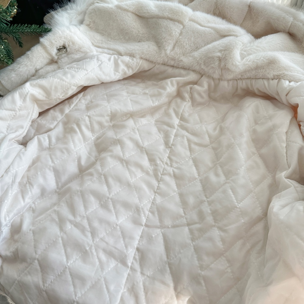 Hooded imitation of mink elmo coat