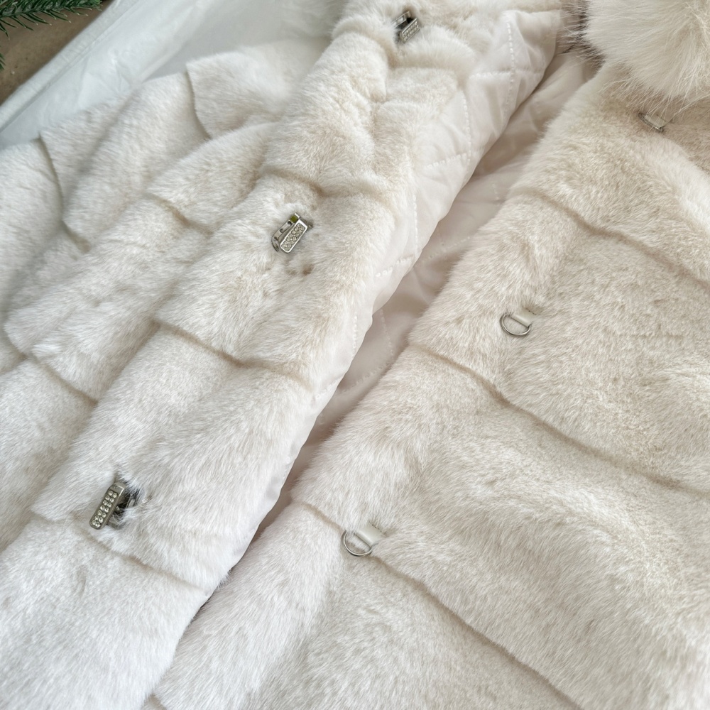 Hooded imitation of mink elmo coat