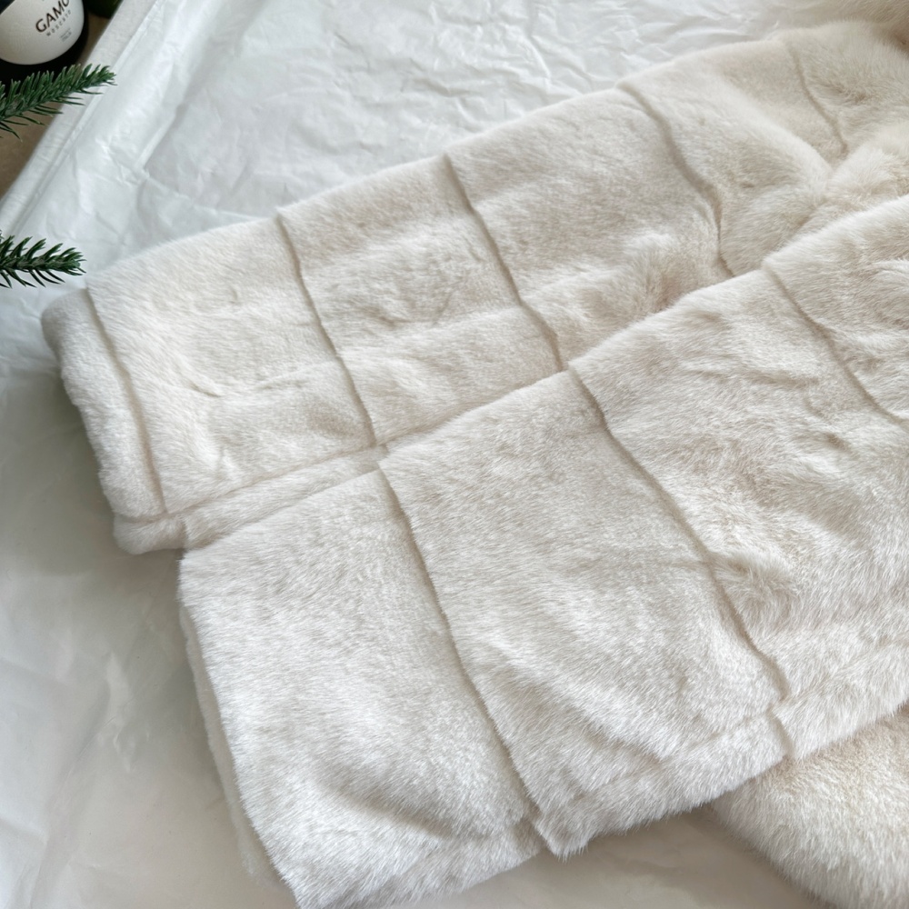 Hooded imitation of mink elmo coat