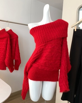 Knitted lazy tops red flat shoulder bottoming shirt