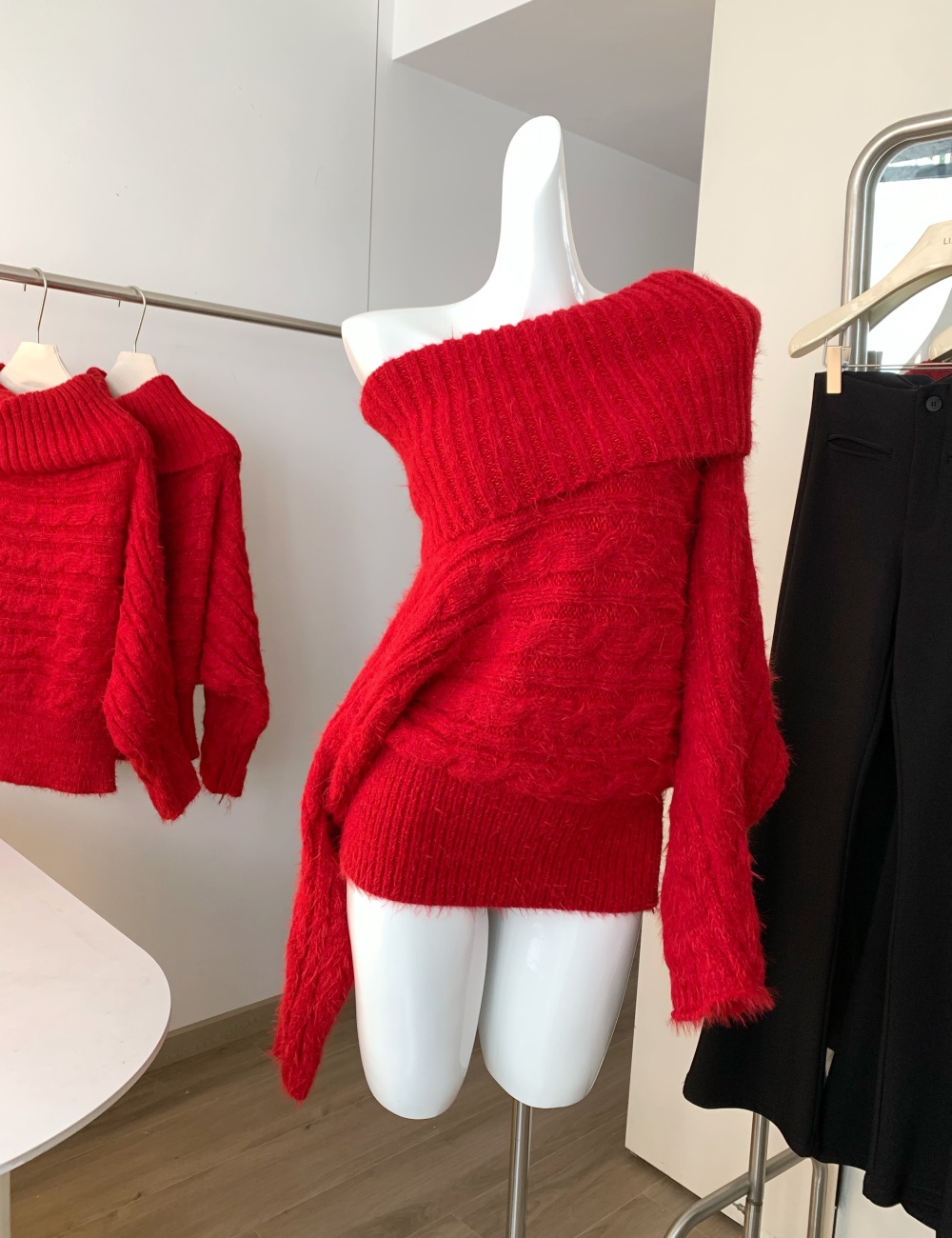 Knitted lazy tops red flat shoulder bottoming shirt