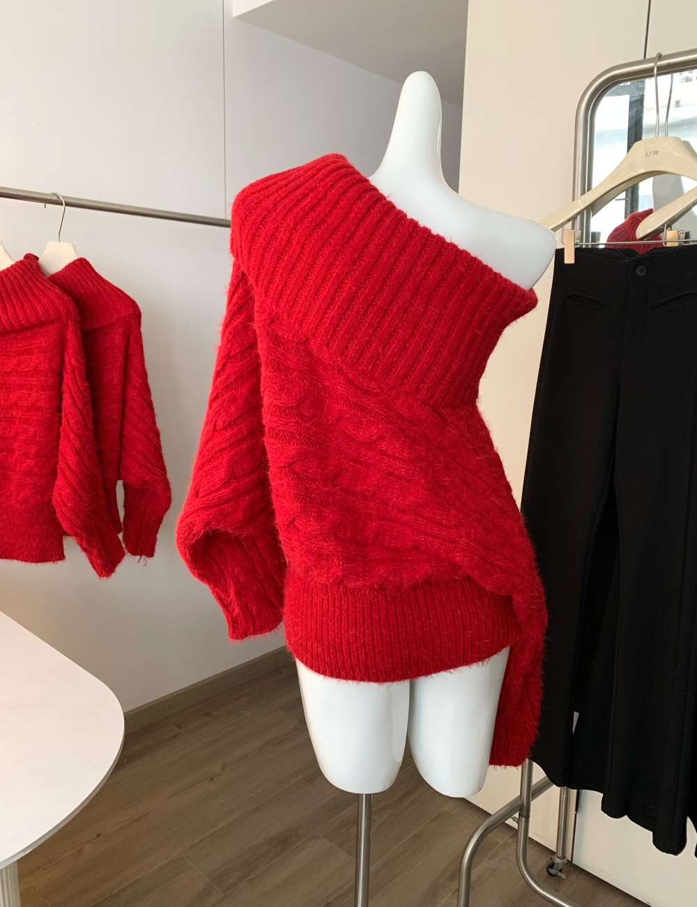 Knitted lazy tops red flat shoulder bottoming shirt