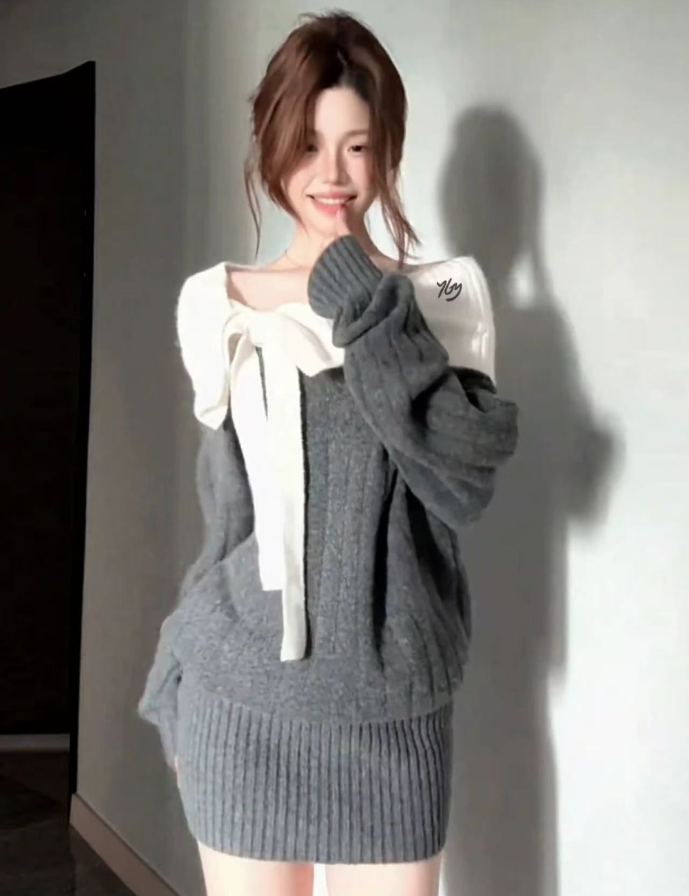 Loose flat shoulder red tops christmas bow sweater