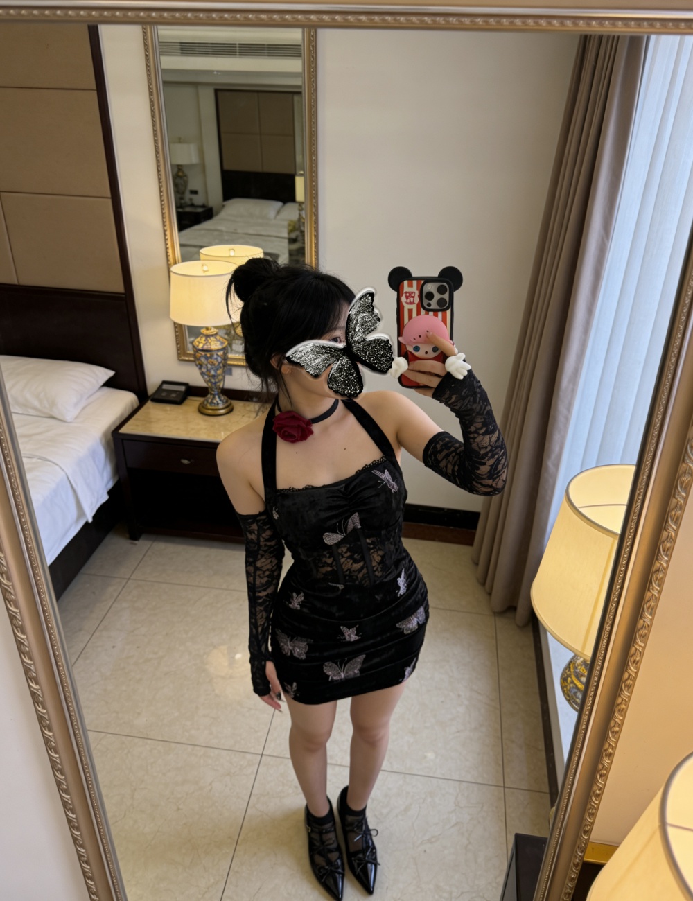 Package hip with lace sleeves T-back velvet dress