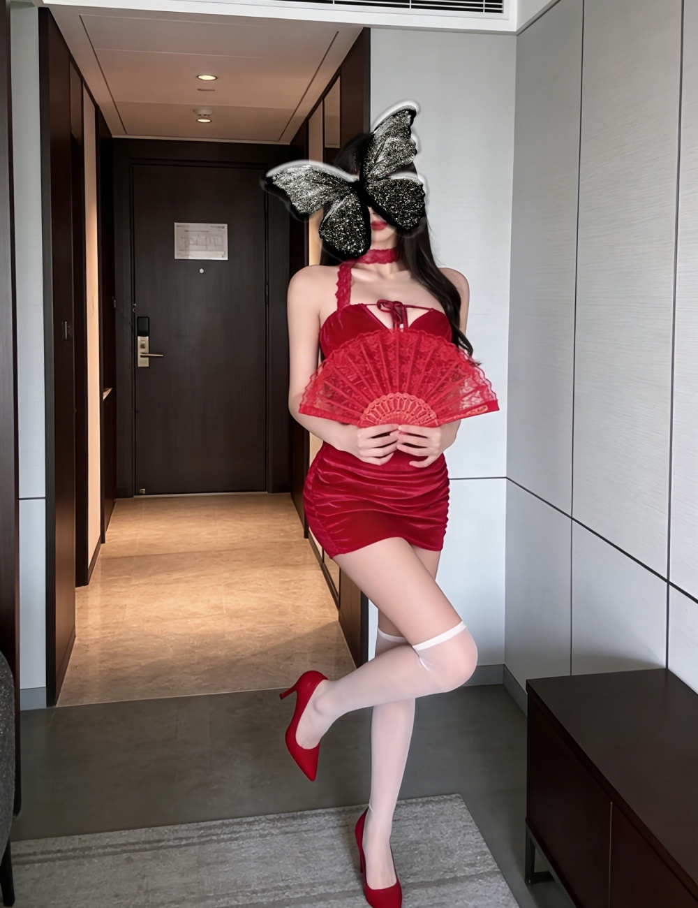 Red package hip show chest wrapped chest velvet dress