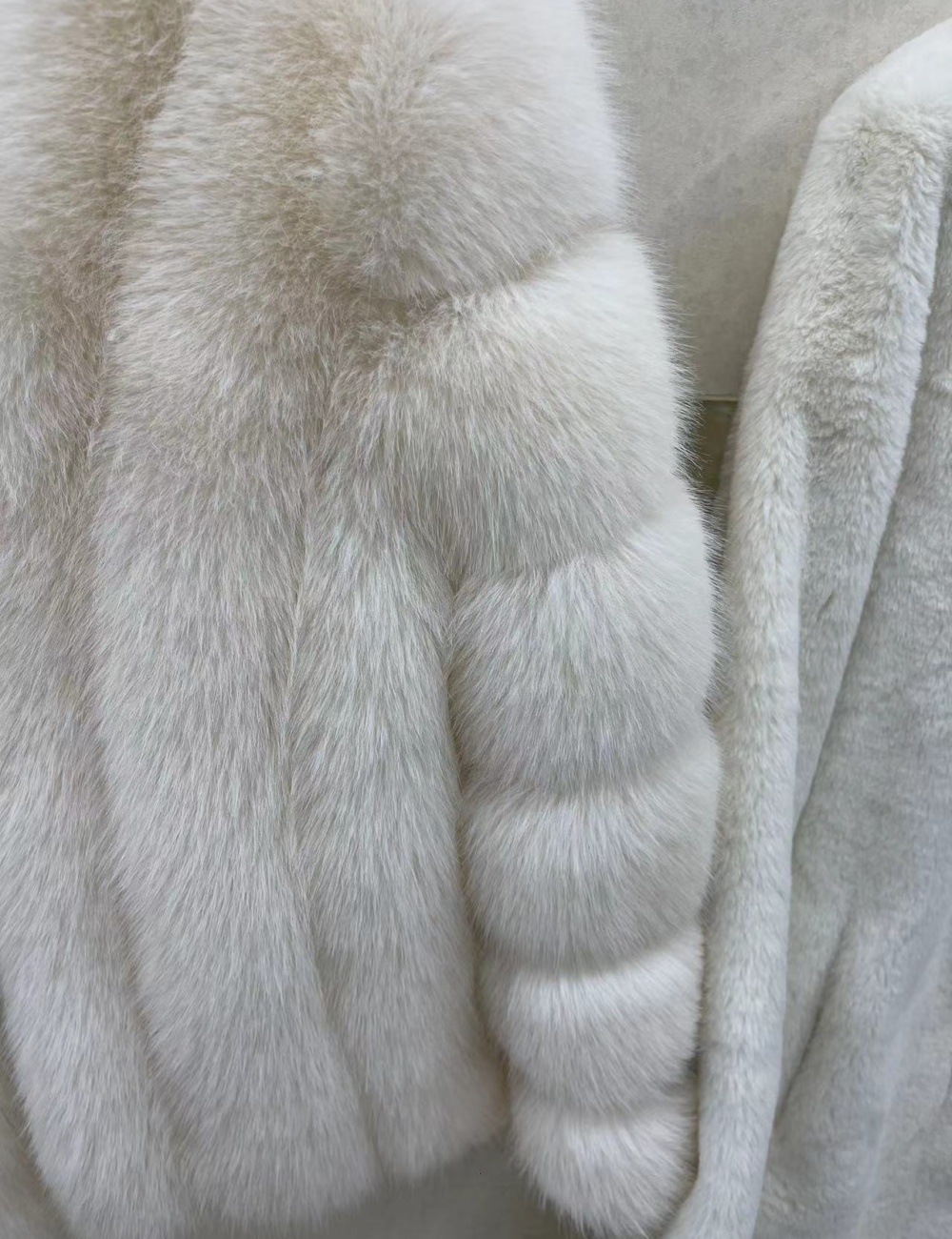 Light V-neck fashion temperament winter fur coat for women
