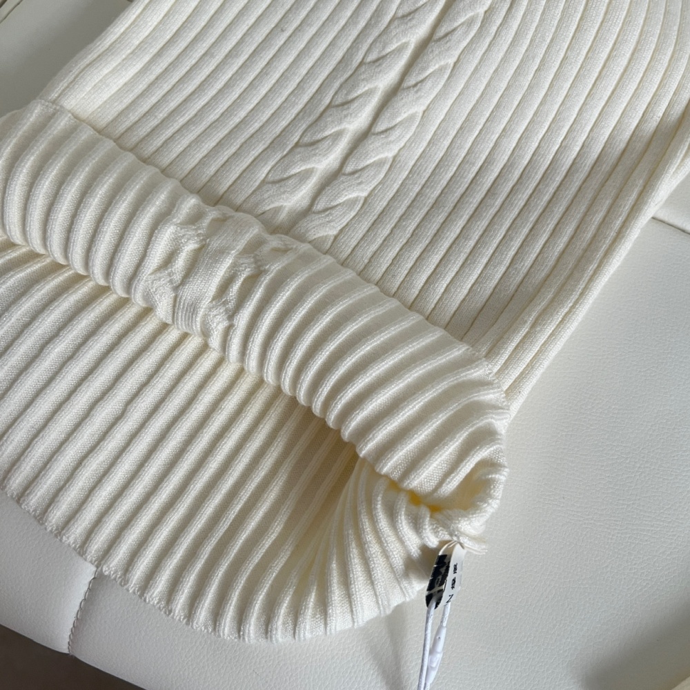 Bottoming inside the ride pinched waist slim sweater