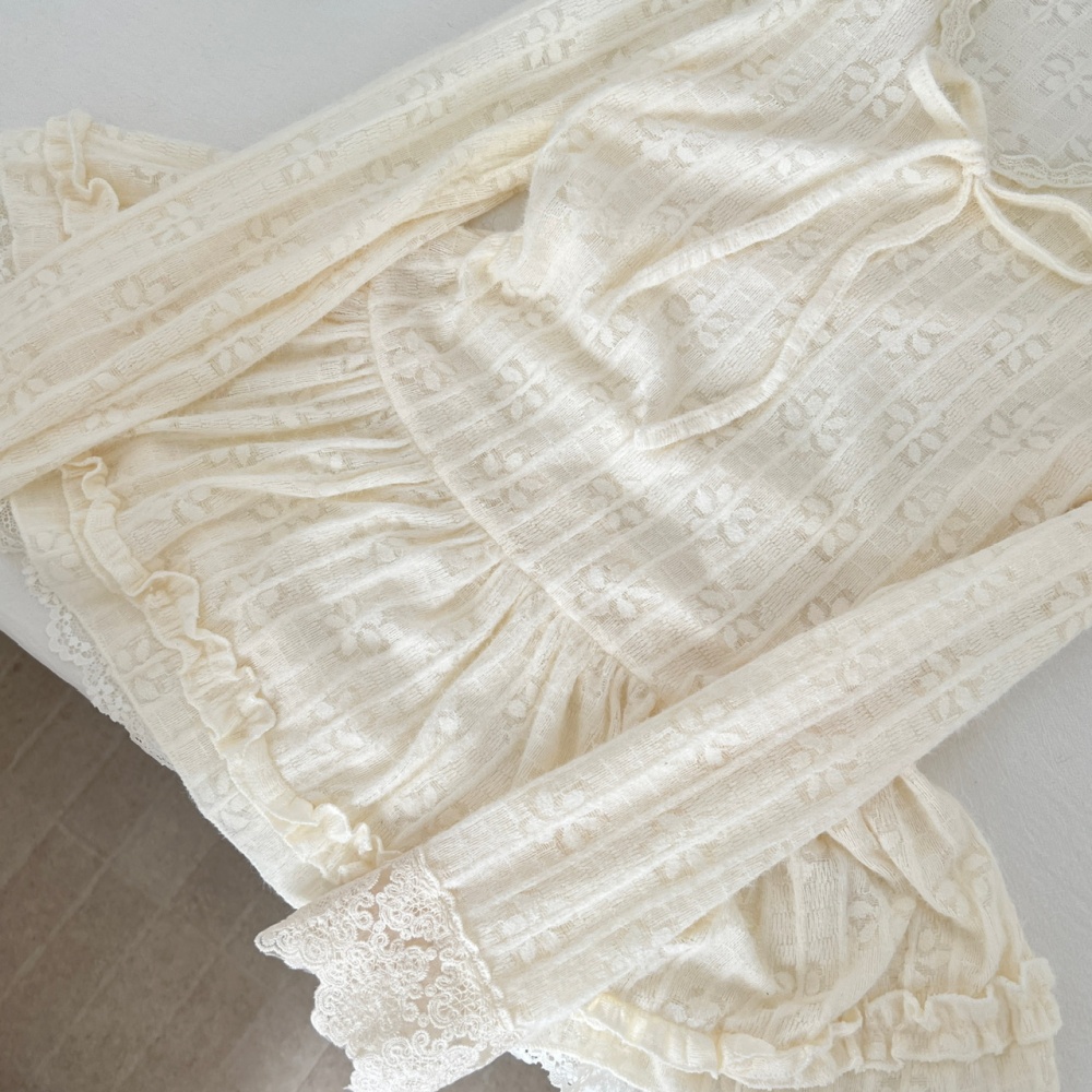 Lace long sleeve frenum tops