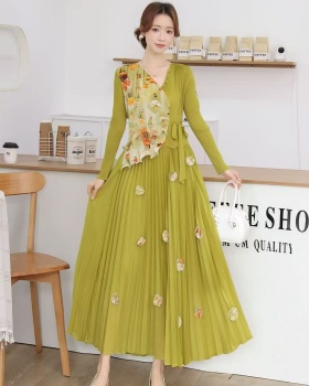 Pleated long dress wood ear dress