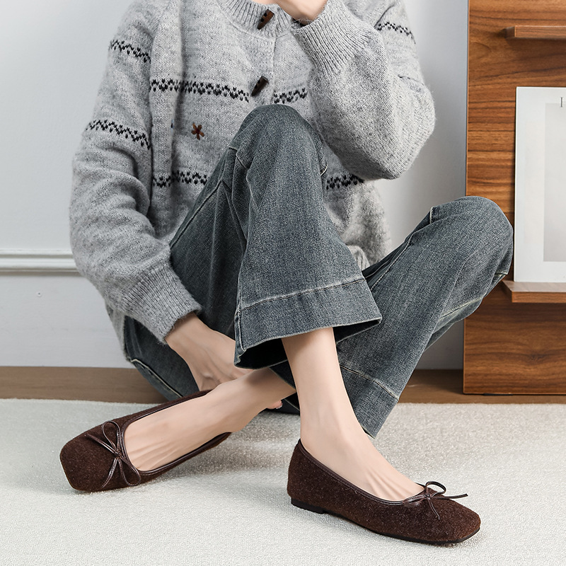 Low niche soft soles square head shoes for women