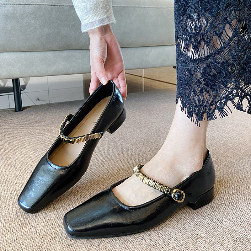 Low France style autumn shoes