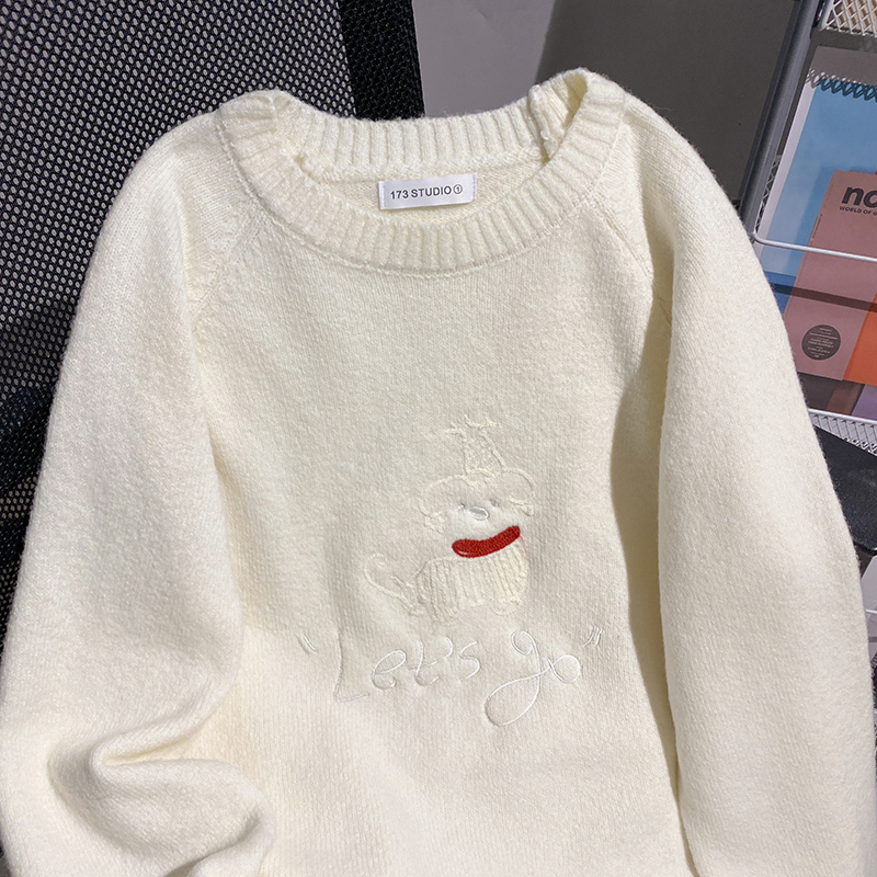 Embroidery tops round neck bottoming shirt for women