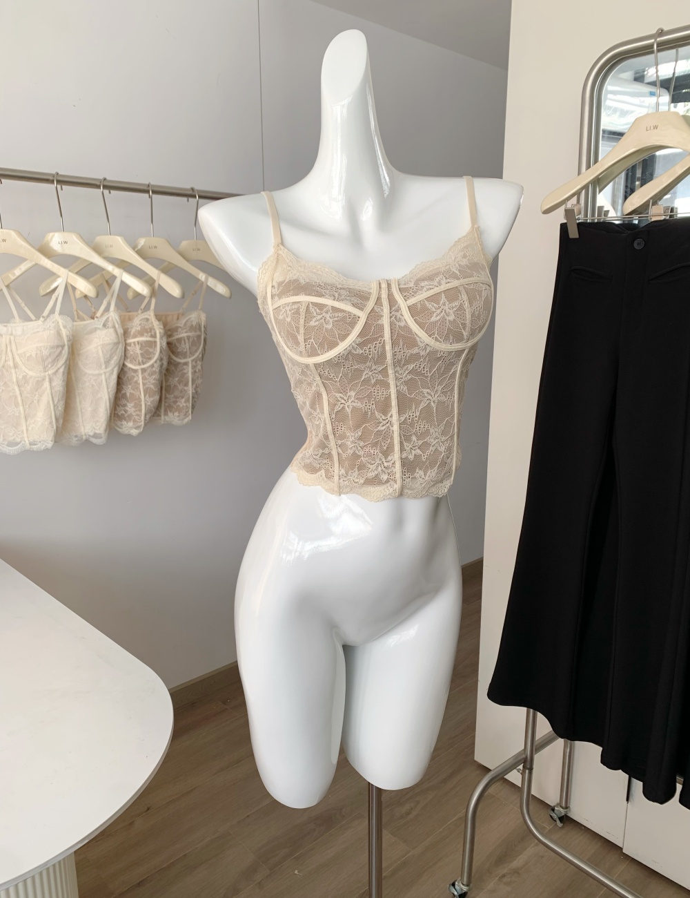 Slim lace tops enticement vest for women