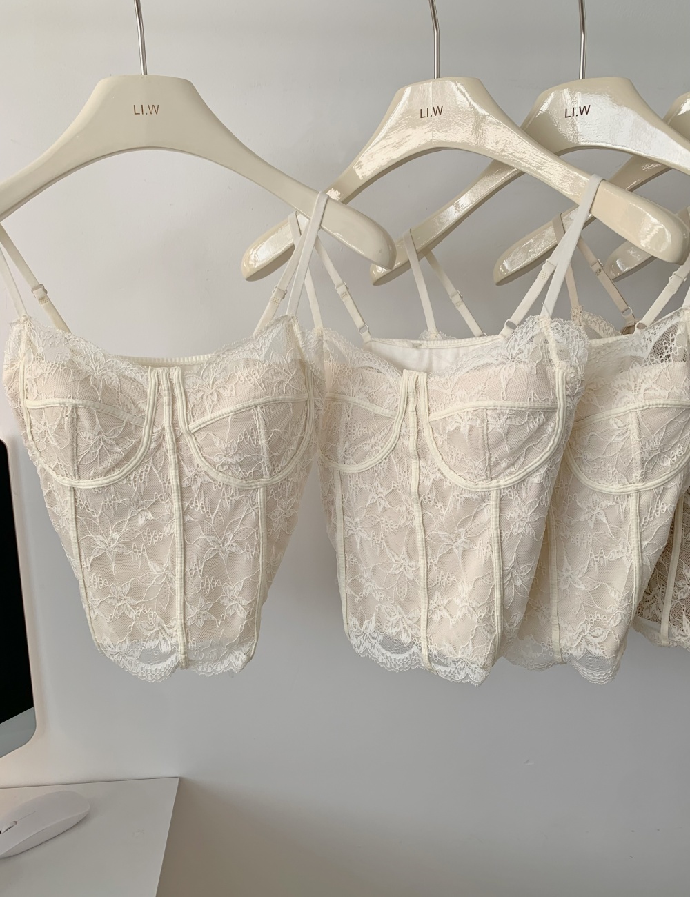 Slim lace tops enticement vest for women