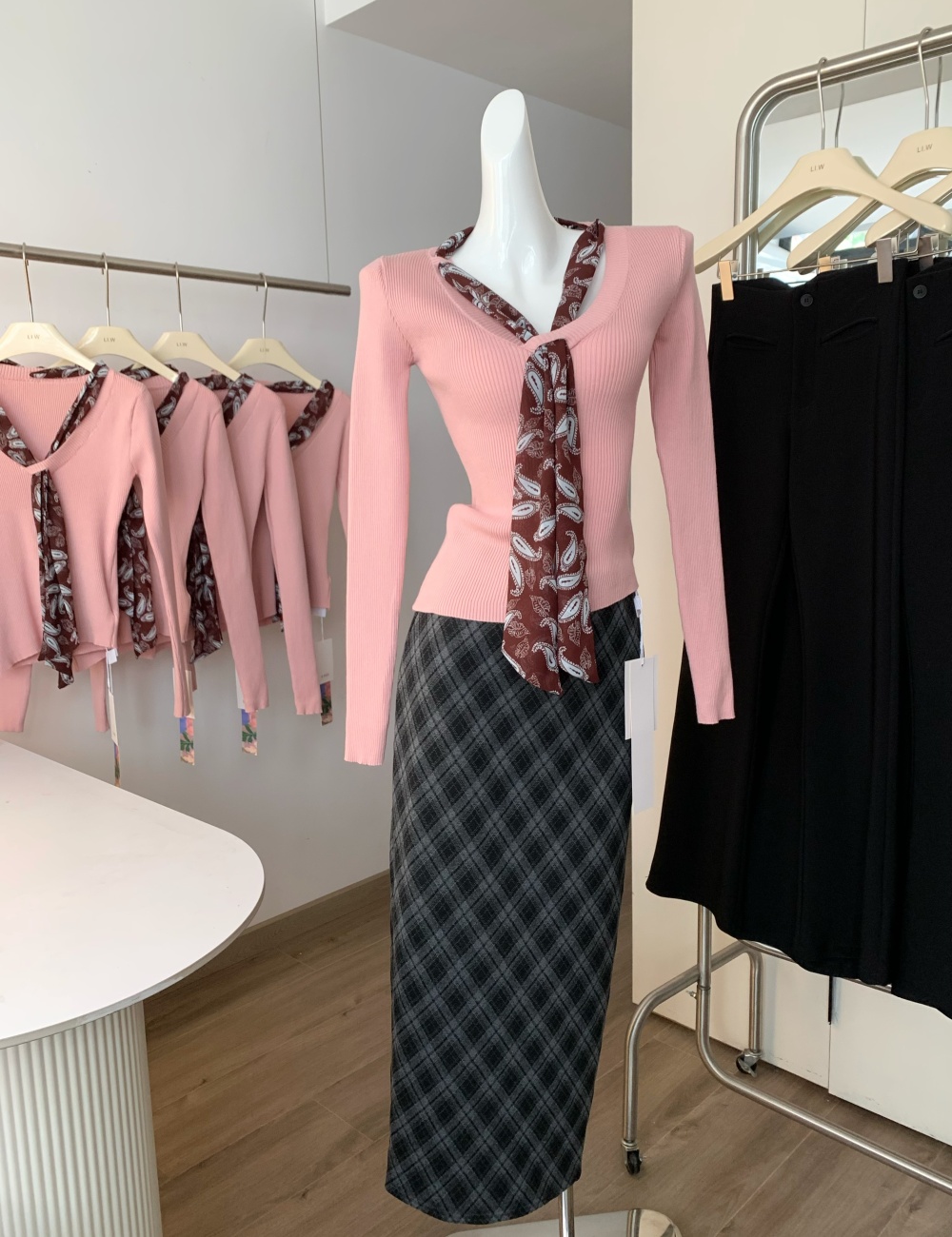 V-neck winter tops pink scarves 2pcs set for women