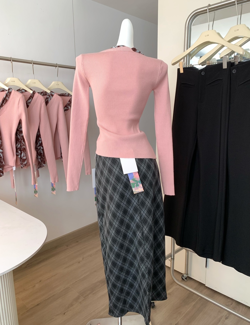 V-neck winter tops pink scarves 2pcs set for women