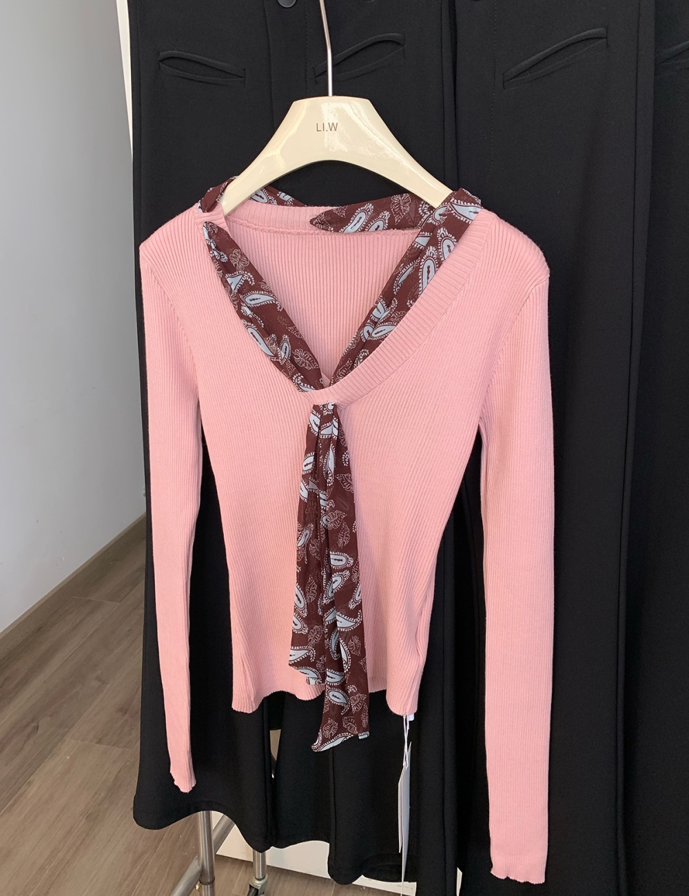 V-neck winter tops pink scarves 2pcs set for women