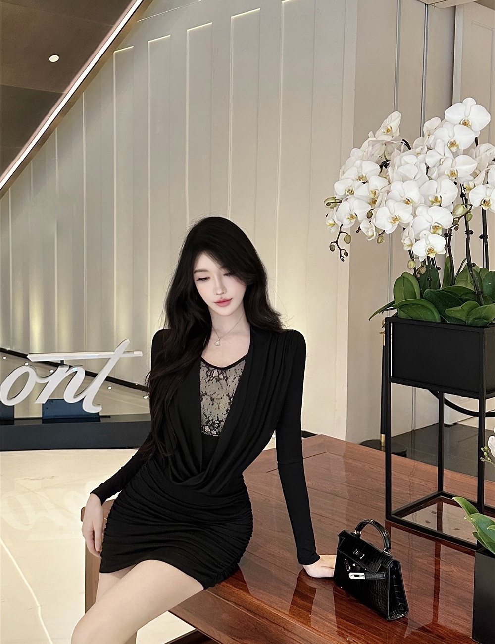 Pinch pleated Pseudo-two T-back long sleeve lace dress