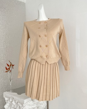 Was white glaze buckle short skirt knitted cardigan a set