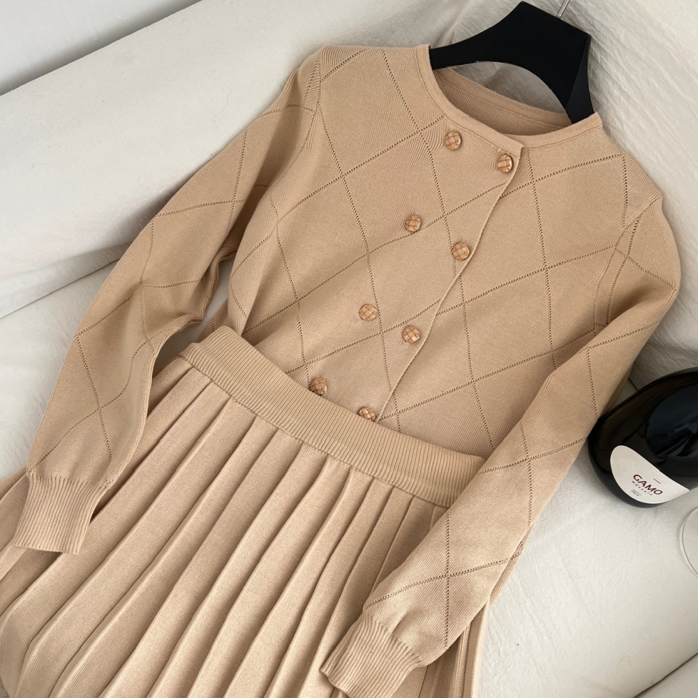 Was white glaze buckle short skirt knitted cardigan a set