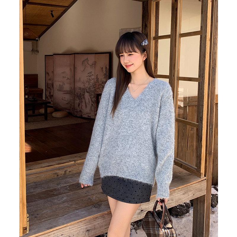 Loose lazy gray autumn and winter sweater for women