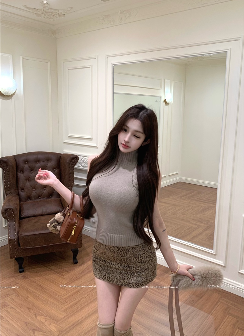 Knitted short skirt halter vest 2pcs set for women