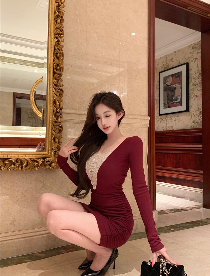 V-neck sueding T-back knitted slim dress