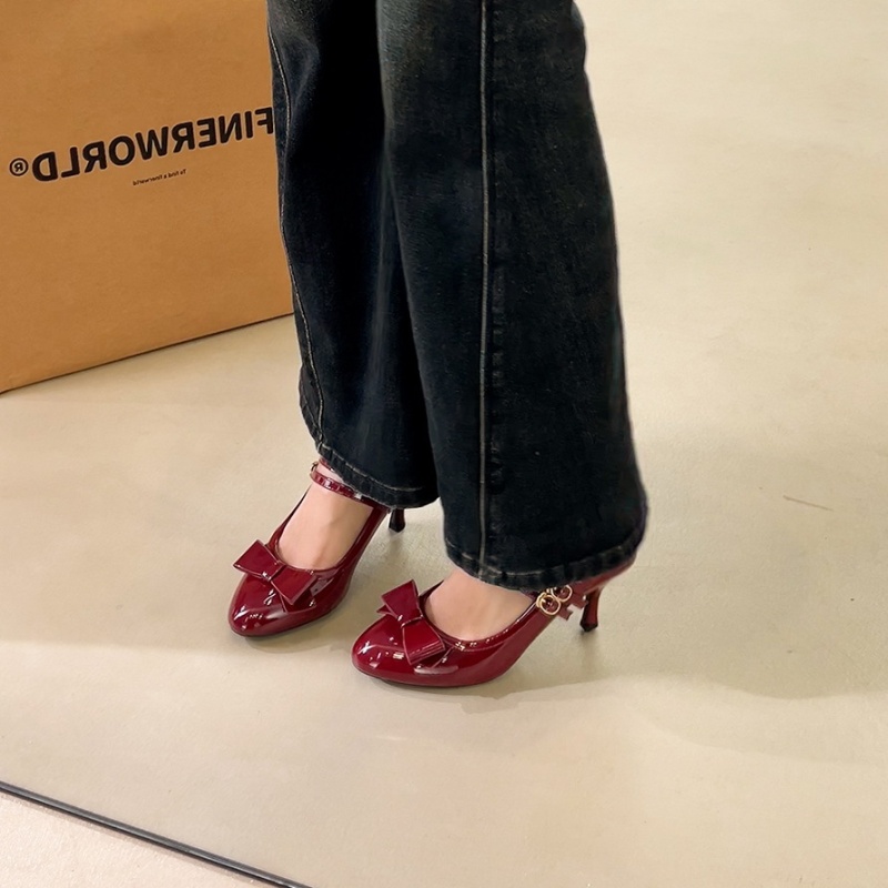 Patent leather high-heeled shoes for women