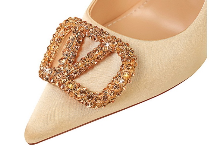 Low rhinestone temperament shoes for women