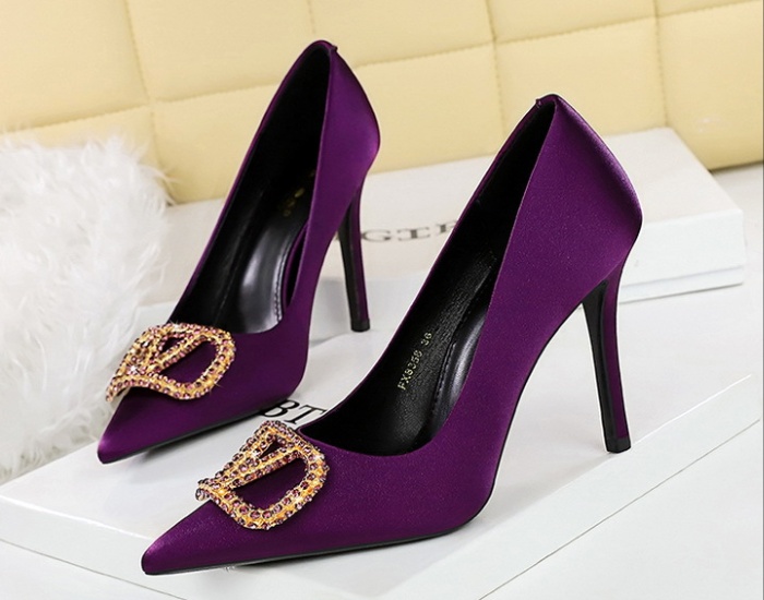 Elegant pointed low temperament shoes for women