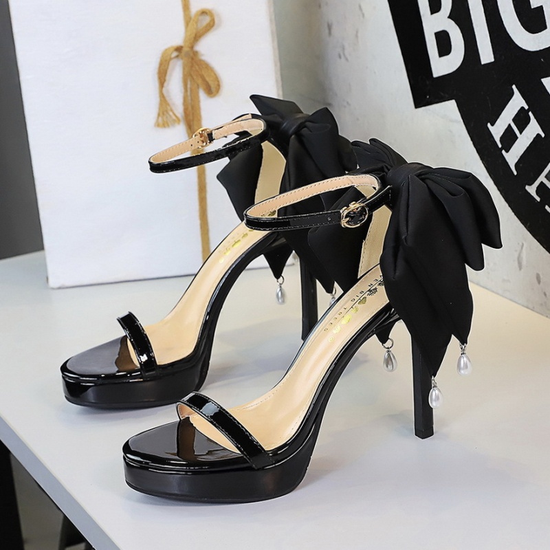 High-heeled pearl sandals patent leather bow platform