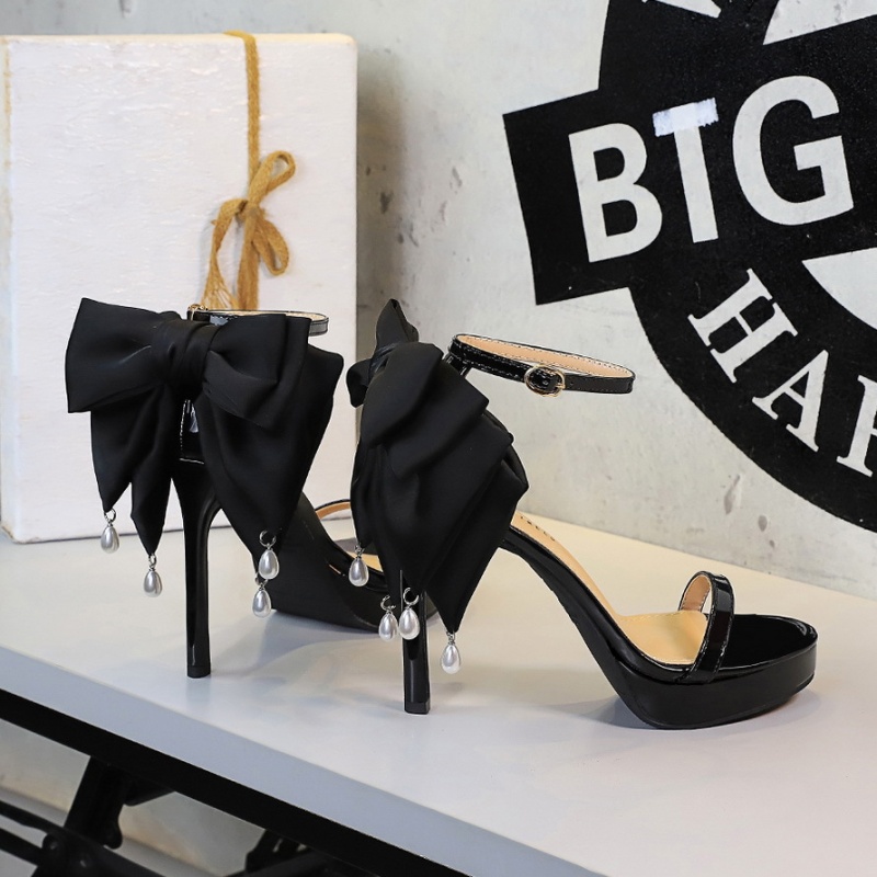 High-heeled pearl sandals patent leather bow platform