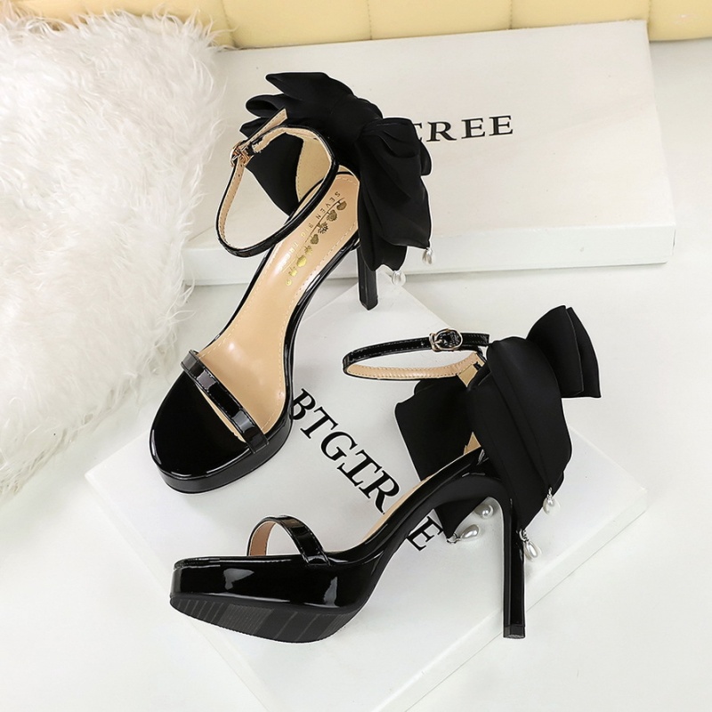 High-heeled pearl sandals patent leather bow platform