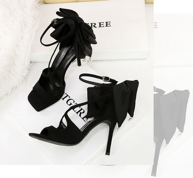 Square head pearl sandals bow hollow shoes for women