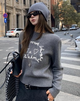 Embroidery stereoscopic pullover thermal sweater