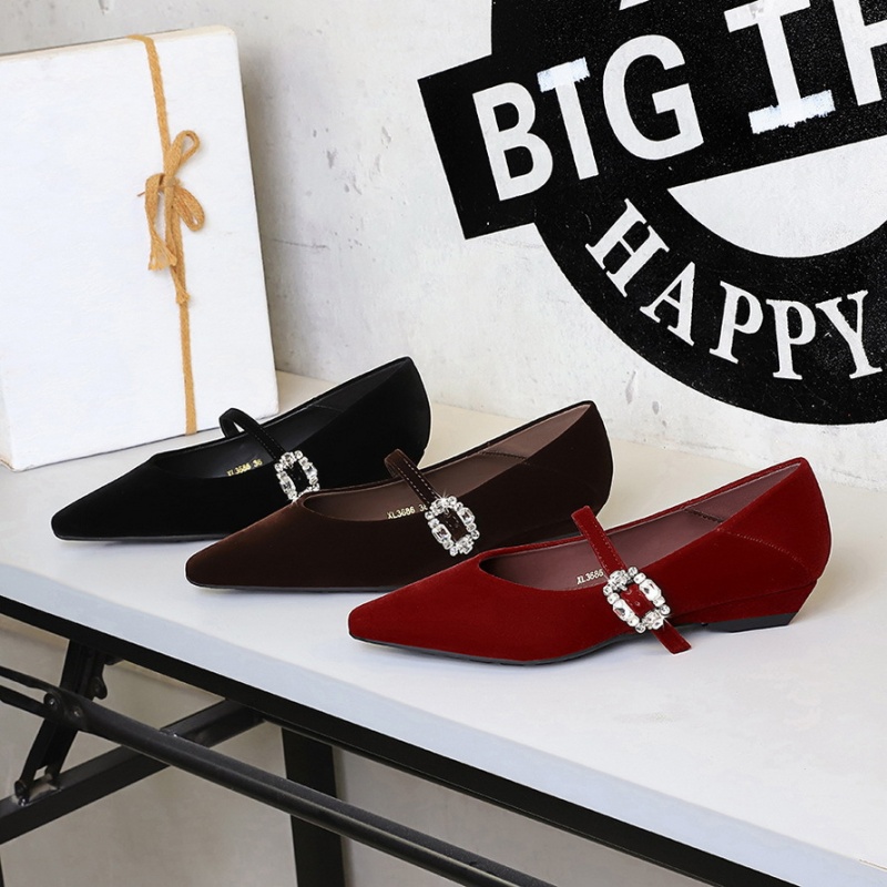 Casual pointed rhinestone buckle shoes for women